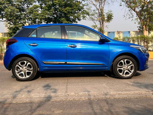 https://images10.gaadi.com/usedcar_image/4384671/original/3cecc970db024a907222bf8570f6b3e0.jpeg?imwidth=6401