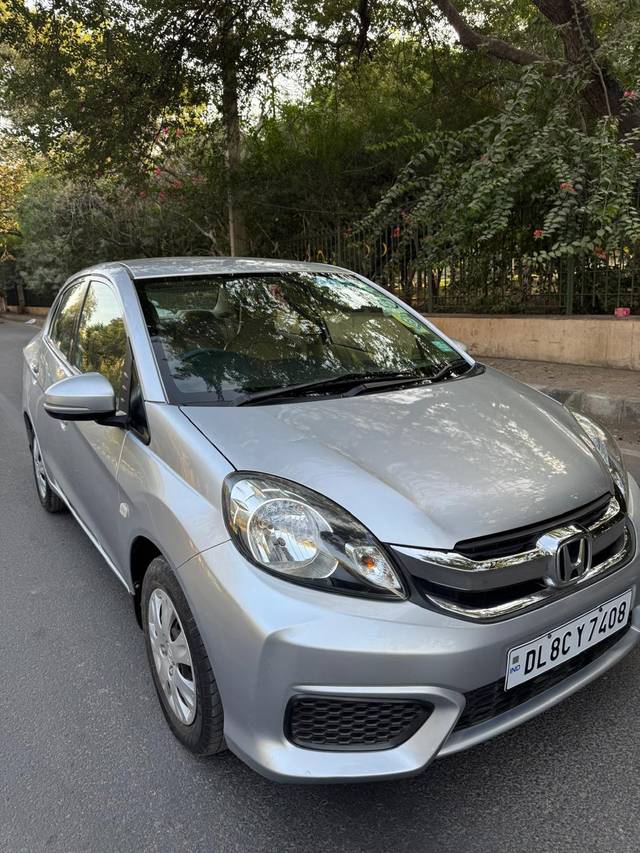 https://images10.gaadi.com/usedcar_image/4384706/original/5c2d1de675bb121b4319b80371c6c120.jpg?imwidth=6400