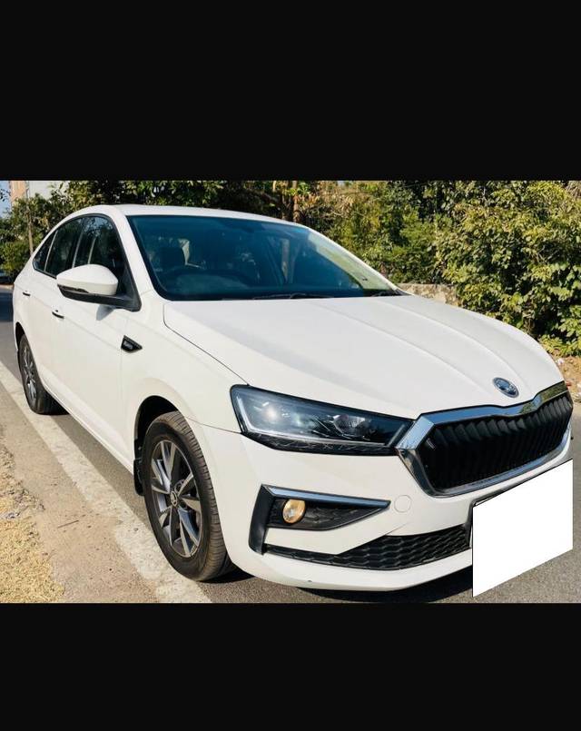 https://images10.gaadi.com/usedcar_image/4384730/original/processed_a1b6ae4fa3e9dacc5cbbf73d556af882.jpg?imwidth=6400