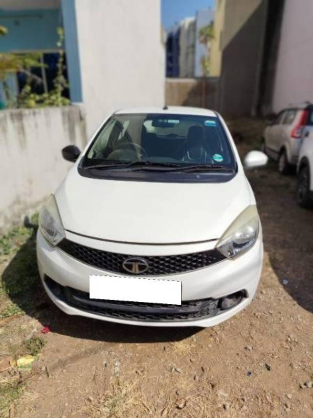 https://images10.gaadi.com/usedcar_image/4384777/original/processed_04e39660-d770-4cc8-9f91-487f9201b628.jpg?imwidth=6402