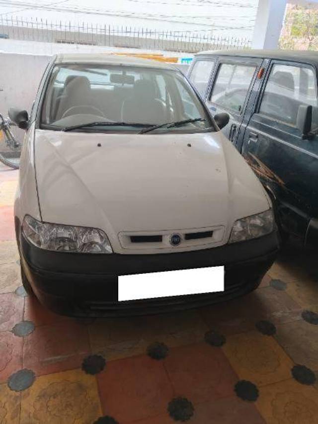 https://images10.gaadi.com/usedcar_image/4384820/original/42d53a6d8f81578f2bad46ba65c57205.jpg?imwidth=6400