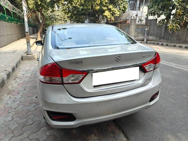 https://images10.gaadi.com/usedcar_image/4385021/original/processed_3a0cf6844dba9f1bee494b3eb18b1138.jpg?imwidth=6402