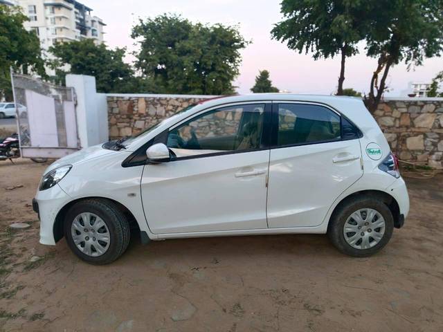 https://images10.gaadi.com/usedcar_image/4385027/original/processed_93b4ad9ae61d3229f6e77013e6c3ca49.jpg?imwidth=6402