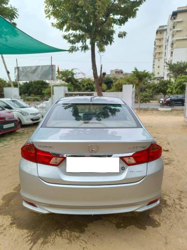 https://images10.gaadi.com/usedcar_image/4385038/original/processed_0b679d0df88381e37b1a80e5704d799f.jpg?imwidth=6402