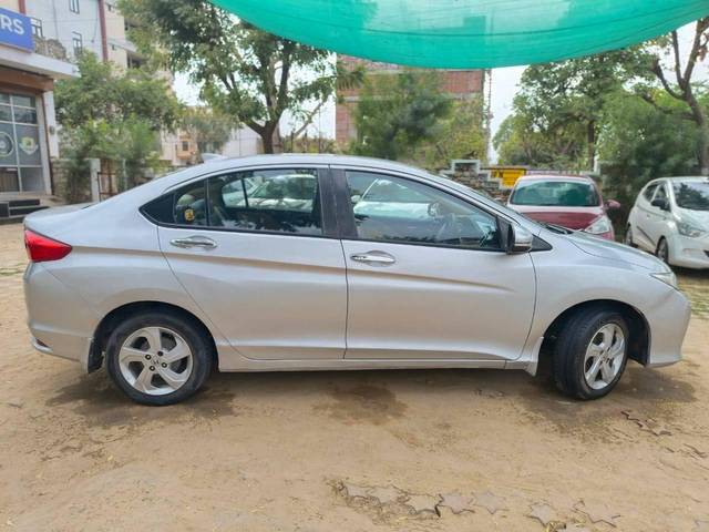 https://images10.gaadi.com/usedcar_image/4385038/original/processed_1c257c580b606455a8a4c2808df59d74.jpg?imwidth=6401