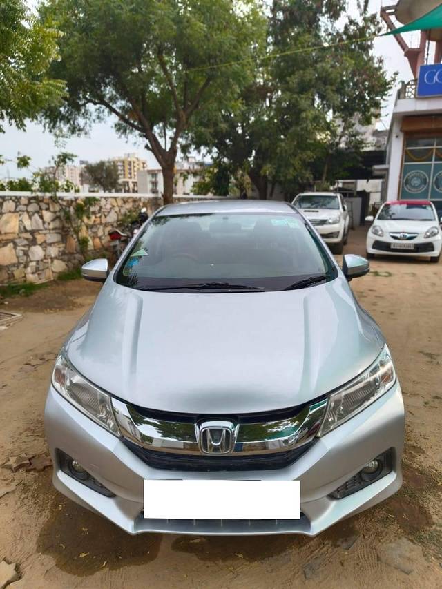 https://images10.gaadi.com/usedcar_image/4385038/original/processed_7fb410f4304760d4501ec40c284cea2a.jpg?imwidth=6400