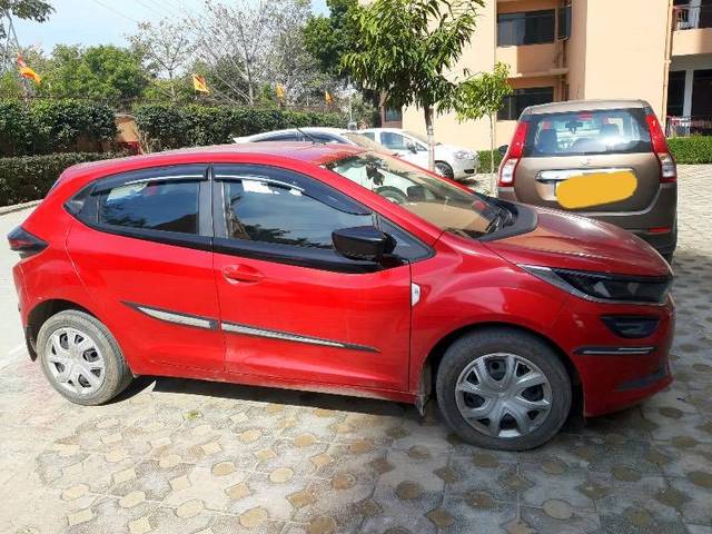 https://images10.gaadi.com/usedcar_image/4385085/original/54dd052e5bd852287a33b38784e6ad63.jpeg?imwidth=6401