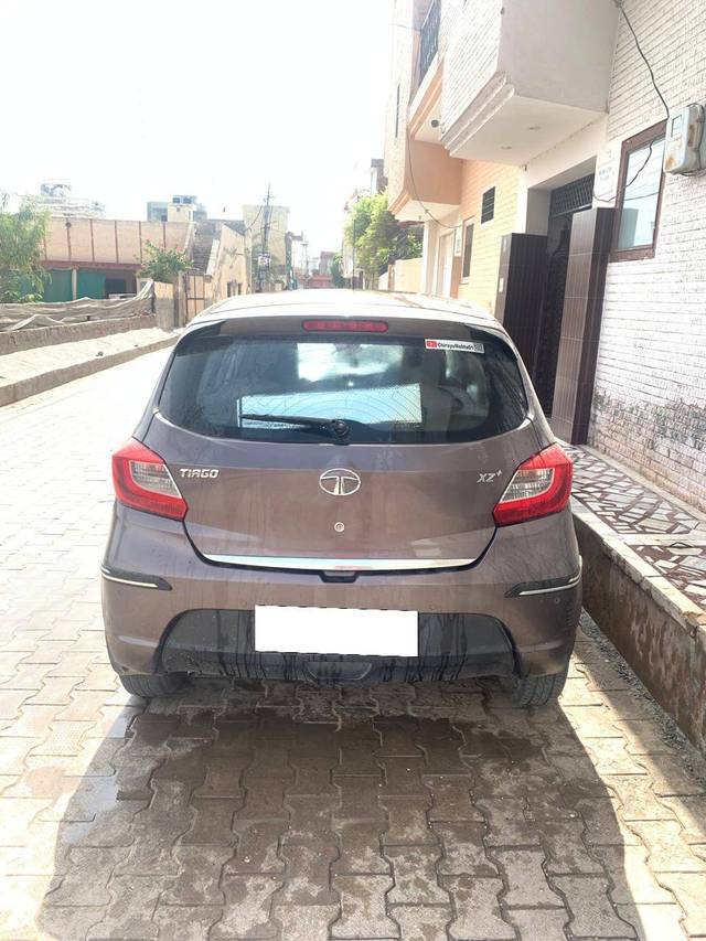 https://images10.gaadi.com/usedcar_image/4385086/original/6bcbe2d74e11ab9ca86224b28c147813.jpg?imwidth=6401