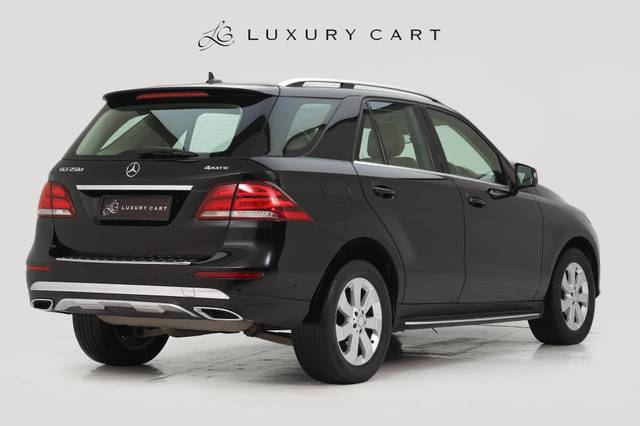 https://images10.gaadi.com/usedcar_image/4385113/original/processed_d21c449a86447520f7cec2880c7bb5df.jpg?imwidth=6402