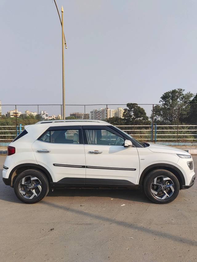 https://images10.gaadi.com/usedcar_image/4385147/original/processed_c85d169b05c247c5eb0c5235c2233adc.jpg?imwidth=6401