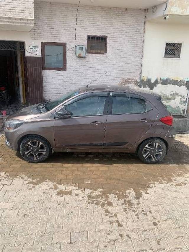 https://images10.gaadi.com/usedcar_image/4385158/original/5cb14ca6ca3ed6e298e801ed948d0e62.jpeg?imwidth=6402