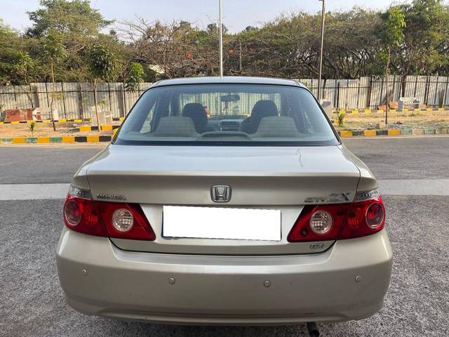 https://images10.gaadi.com/usedcar_image/4385167/original/processed_84c29cd6e316920ff3d1571216deb922.jpg?imwidth=6402