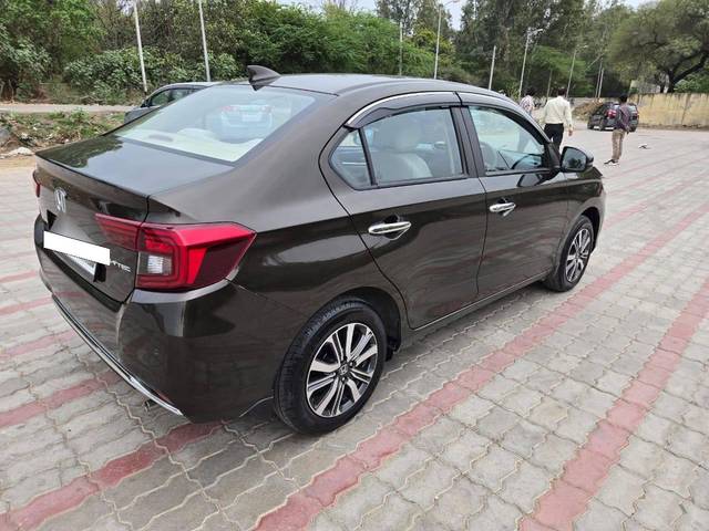 https://images10.gaadi.com/usedcar_image/4385174/original/processed_d8bb4a4779ef3c84a57c0b5ea6aa6496.jpg?imwidth=6402