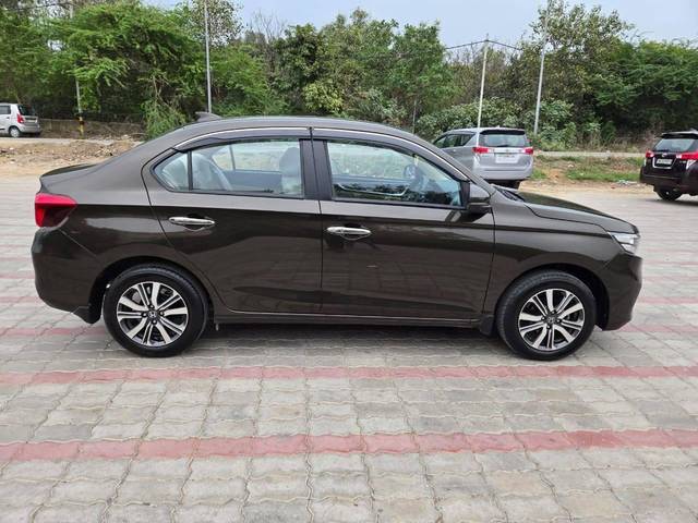 https://images10.gaadi.com/usedcar_image/4385174/original/processed_e4c50623795349389656645ae67d2cae.jpg?imwidth=6401