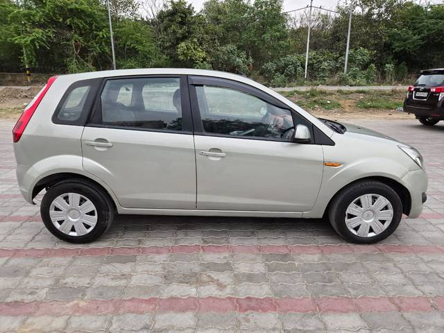 https://images10.gaadi.com/usedcar_image/4385176/original/239b52b57e2552ae4c99853cfc31b405.jpg?imwidth=6401