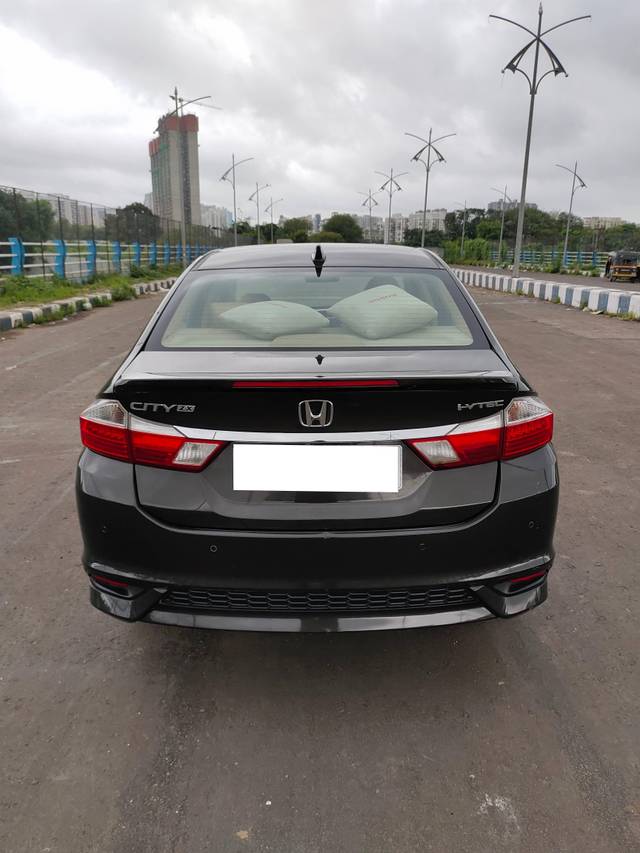 https://images10.gaadi.com/usedcar_image/4385178/original/processed_70a27d751d84477debb52dd4ad32e386.jpg?imwidth=6402