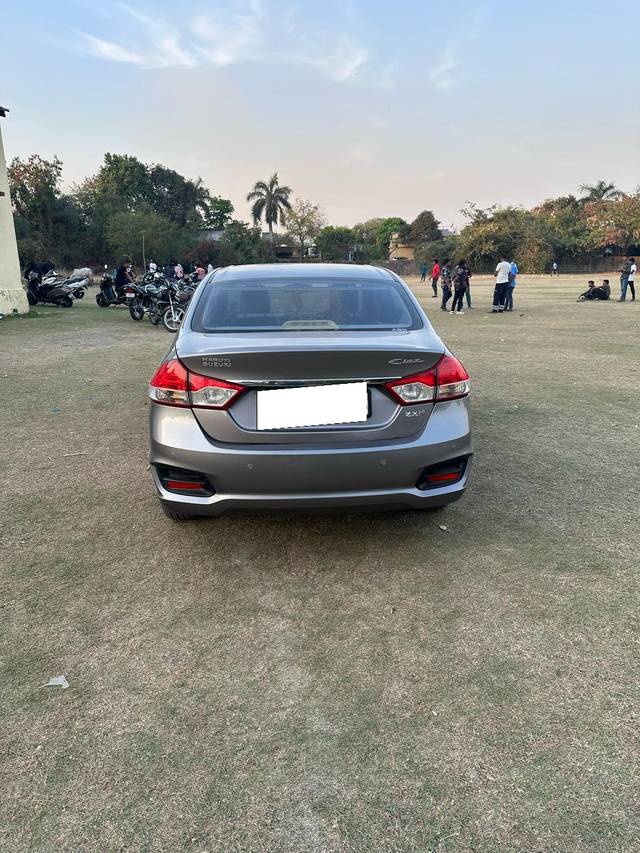 https://images10.gaadi.com/usedcar_image/4385257/original/processed_31ac541ae7011ef1e666cdef9dff5d03.jpg?imwidth=6402