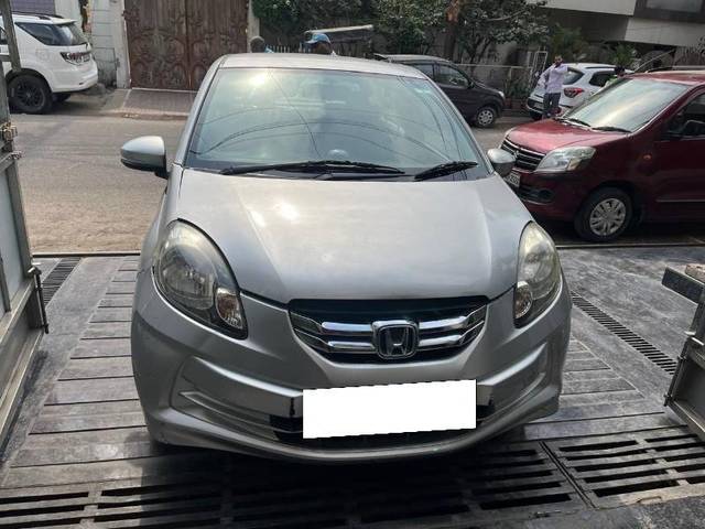 https://images10.gaadi.com/usedcar_image/4385289/original/4860b8a4cc72a6732e7d82800d8529e2.jpg?imwidth=6400