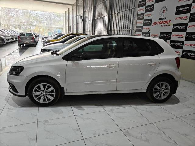 https://images10.gaadi.com/usedcar_image/4385316/original/processed_5ce6cdfb840575ba50d03a80ea770cde.jpg?imwidth=6402