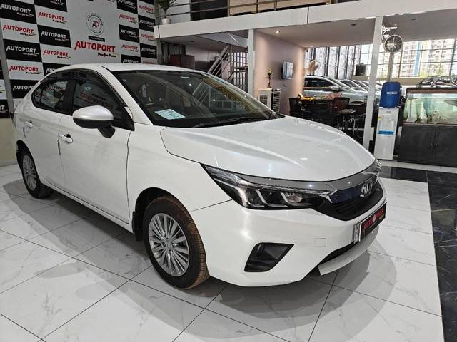 https://images10.gaadi.com/usedcar_image/4385324/original/processed_6d4c1247358e15a226cdca052ffcc43e.jpg?imwidth=6400