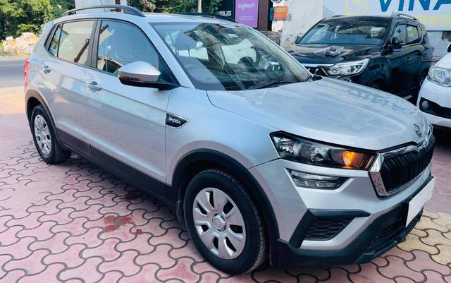 https://images10.gaadi.com/usedcar_image/4385408/original/processed_50dab389a97f5e0f8a60d50f489ee3ed.jpg?imwidth=6400