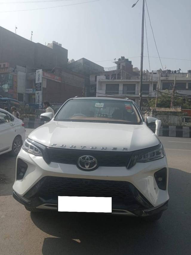 https://images10.gaadi.com/usedcar_image/4385414/original/processed_1236f7fd-84cc-4e08-a2cf-5dde07b313bc.jpg?imwidth=6400