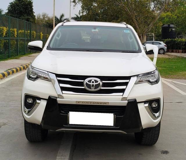 https://images10.gaadi.com/usedcar_image/4385461/original/processed_994ee2bf009f0180fb9c6510b1f2760e.jpg?imwidth=6400