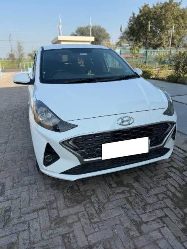 https://images10.gaadi.com/usedcar_image/4385492/original/processed_21027713-138e-438e-b75b-f13799541fdd.jpeg?imwidth=6400