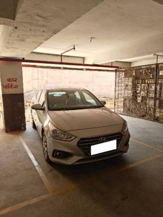 https://images10.gaadi.com/usedcar_image/4385506/original/processed_b70ebab7-b52d-4268-bffc-6bfcb109b9b9.jpg?imwidth=6400