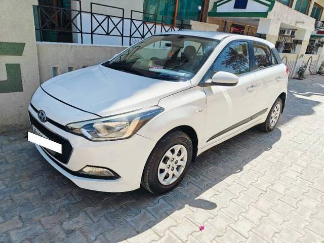 https://images10.gaadi.com/usedcar_image/4385513/original/processed_b97ae7f3-d2a8-4ddb-9d23-41d2a546be36.jpg?imwidth=6400