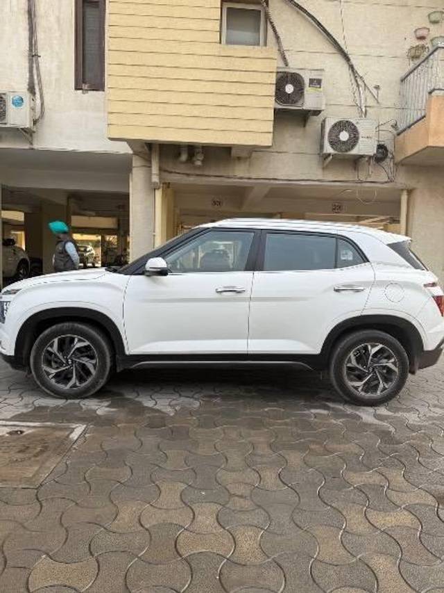 https://images10.gaadi.com/usedcar_image/4385590/original/processed_92c51d0c-b8f4-471c-b5f9-83a8a3e2a455.jpeg?imwidth=6402