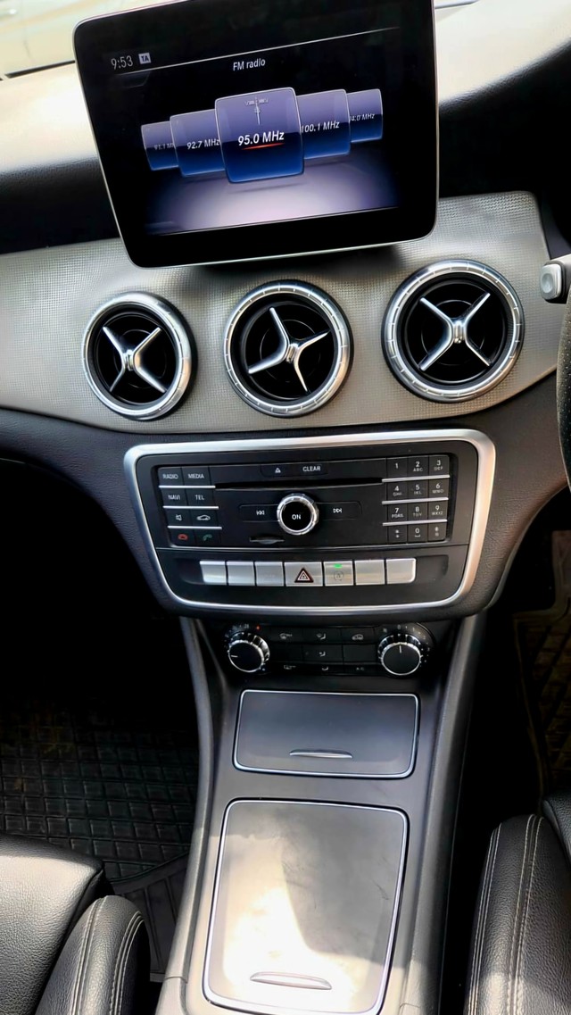 Second-hand 2015 Mercedes-Benz CLA 200 Sport Edition for sale in New Delhi-12