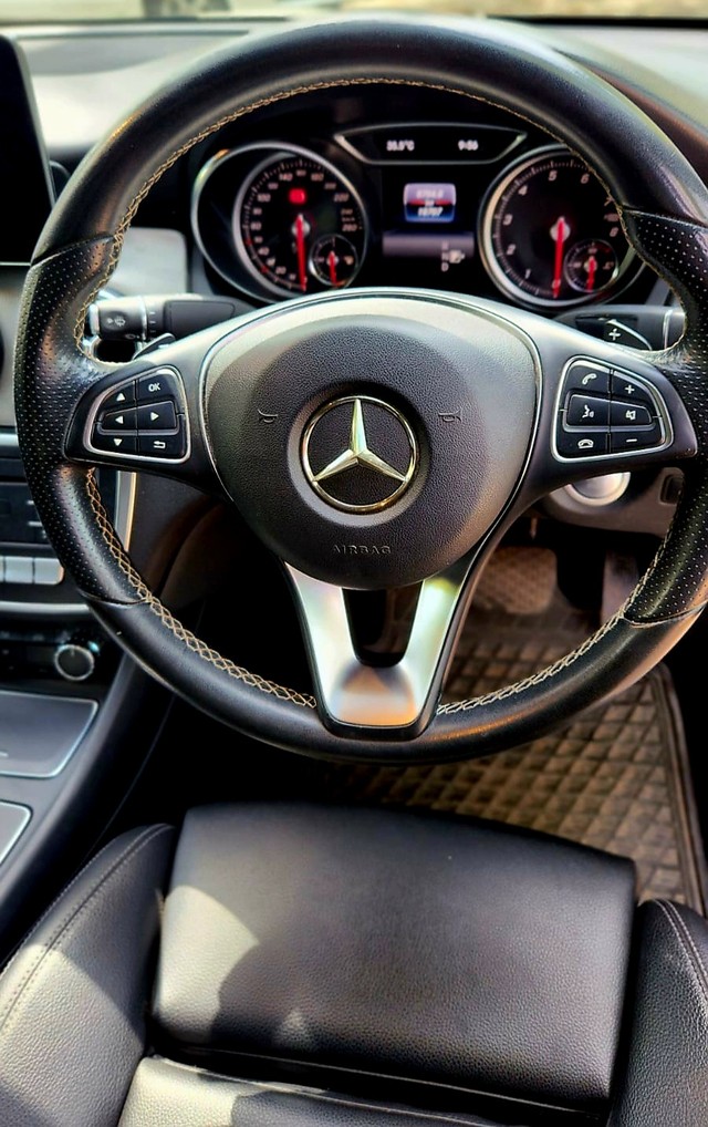 Second-hand 2015 Mercedes-Benz CLA 200 Sport Edition for sale in New Delhi-14