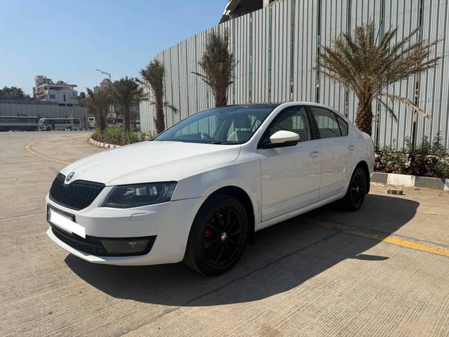 https://images10.gaadi.com/usedcar_image/4385669/original/processed_b70ea174-d16e-4138-be73-0f1cbb5d1fe7.jpg?imwidth=6400