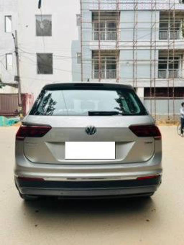 https://images10.gaadi.com/usedcar_image/4385828/original/processed_d3ea5f8177e305b87cc68674af10e332.jpg?imwidth=6401