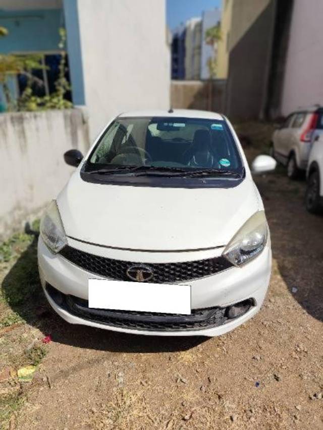 https://images10.gaadi.com/usedcar_image/4385852/original/processed_7a9bdde7-d9ff-496a-89a7-3a9a825a3564.jpg?imwidth=6402