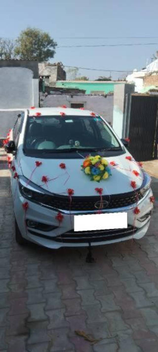 https://images10.gaadi.com/usedcar_image/4385881/original/processed_c555714a-5357-4edc-aecc-364cd2dd438a.jpg?imwidth=6400