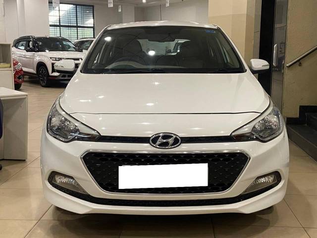 https://images10.gaadi.com/usedcar_image/4385905/original/processed_c140a1cba1300509a6d3be5cfacb39c5.jpg?imwidth=6400