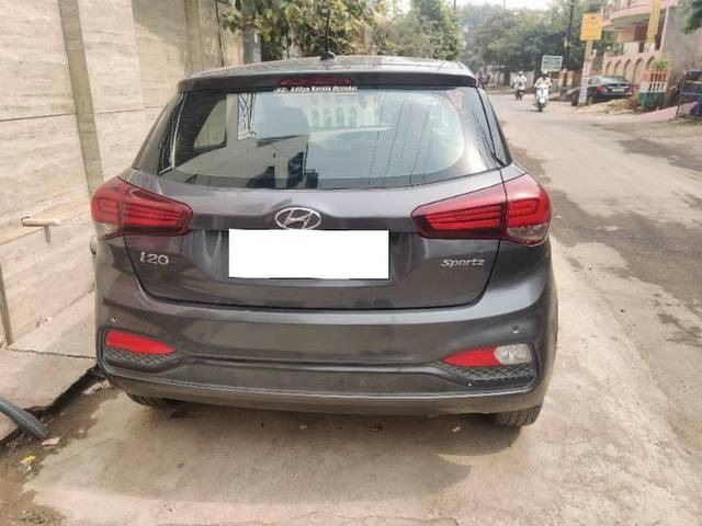 https://images10.gaadi.com/usedcar_image/4386004/original/processed_ba73aded-5e1a-4b67-a5eb-9e22a55bf365.jpg?imwidth=6401