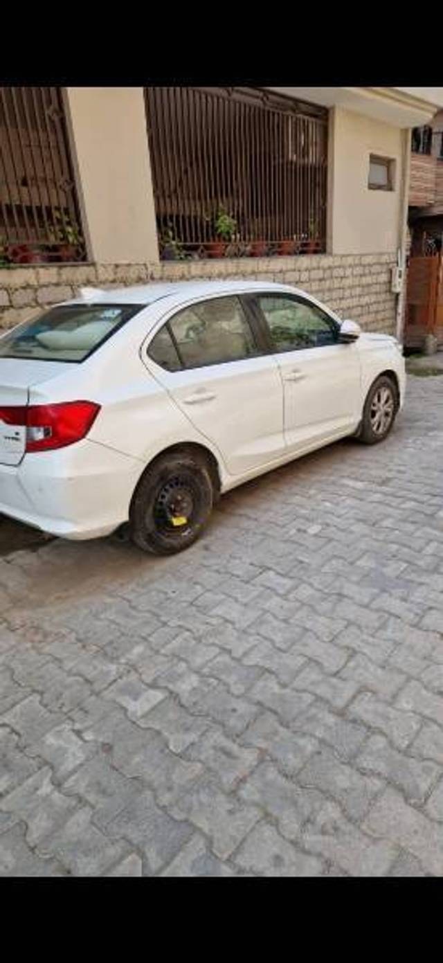 https://images10.gaadi.com/usedcar_image/4386032/original/20a8bce2c78a46fa9a03edbecb9d8ac5.jpg?imwidth=6400