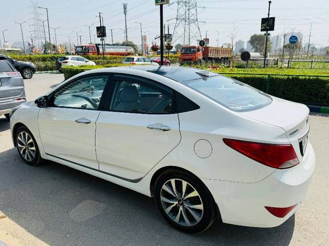 https://images10.gaadi.com/usedcar_image/4386033/original/452ff112bb97ecce2e5359ee5b88dfba.jpeg?imwidth=6402