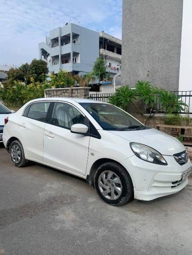 https://images10.gaadi.com/usedcar_image/4386114/original/2eec06c5776f8ab5127f8c8df58cc86e.jpeg?imwidth=6401