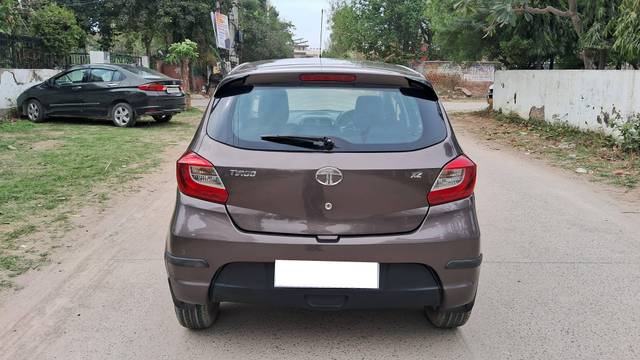 https://images10.gaadi.com/usedcar_image/4386213/original/processed_98ac99ec907067422636b87b60af954e.jpg?imwidth=6402