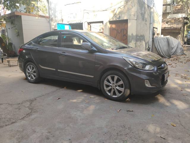 https://images10.gaadi.com/usedcar_image/4386374/original/processed_f511dad0022467e7355490f470a0d4e5.jpg?imwidth=6400