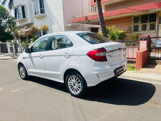 https://images10.gaadi.com/usedcar_image/4386375/original/processed_dc57575b5d719adfab9c05de1a66cd00.jpg?imwidth=6402