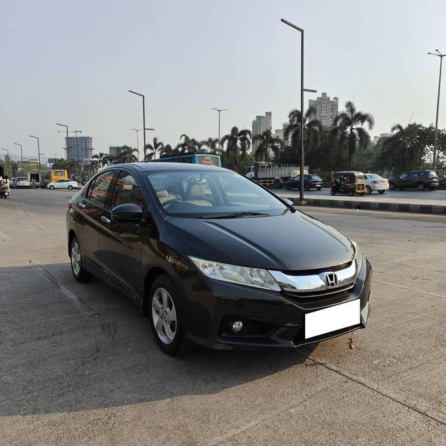 https://images10.gaadi.com/usedcar_image/4386392/original/processed_f56181acf2fb954dd42f6568a039f82a.jpg?imwidth=6400