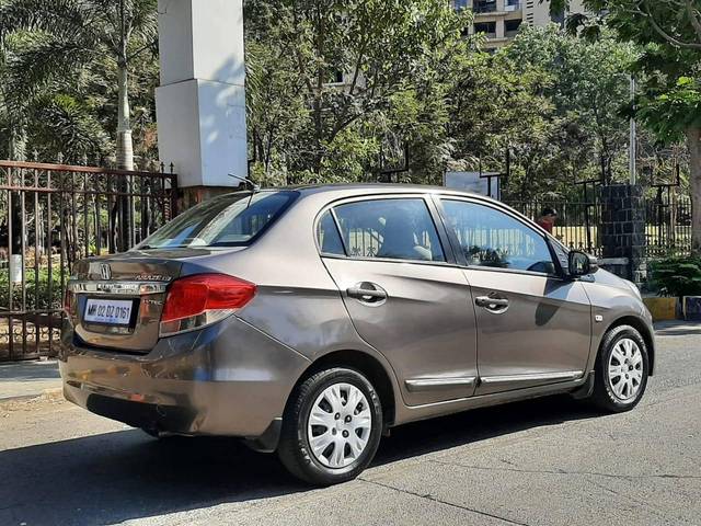 https://images10.gaadi.com/usedcar_image/4386412/original/processed_05c04459b4b050e2100e6ed927479243.jpg?imwidth=6402