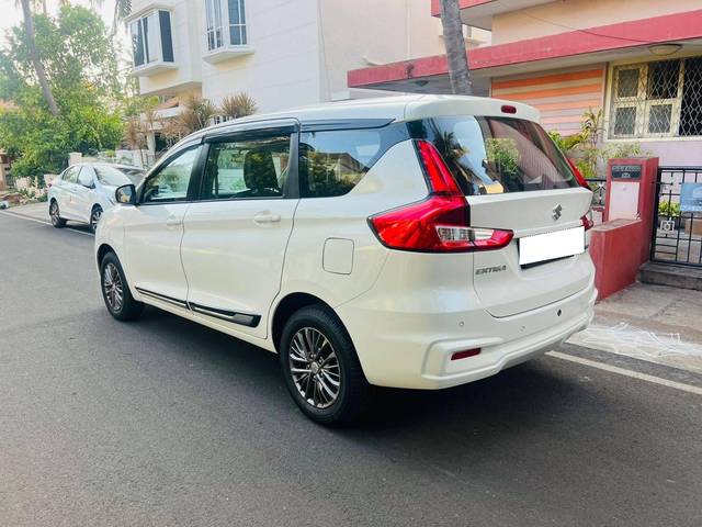 https://images10.gaadi.com/usedcar_image/4386419/original/processed_4c06f5053ae130f6ccd256bf23c16bb0.jpg?imwidth=6402