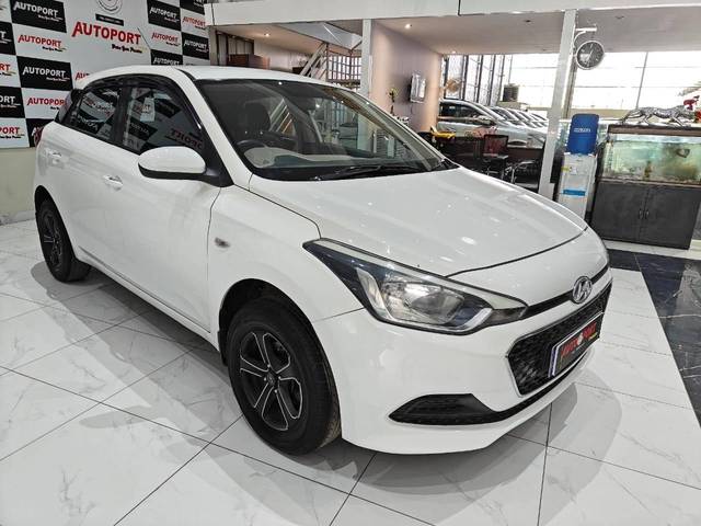 https://images10.gaadi.com/usedcar_image/4386457/original/processed_83ee6aa4da8af9e914015565f31c9742.jpg?imwidth=6400