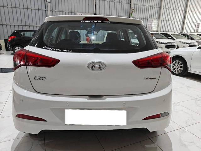 https://images10.gaadi.com/usedcar_image/4386457/original/processed_e7fcc590bdac6bccc5eb268de07e8772.jpg?imwidth=6402